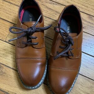 Brown Leather Oxford Dress Shoes with Classic Design. Brand new. Great condition